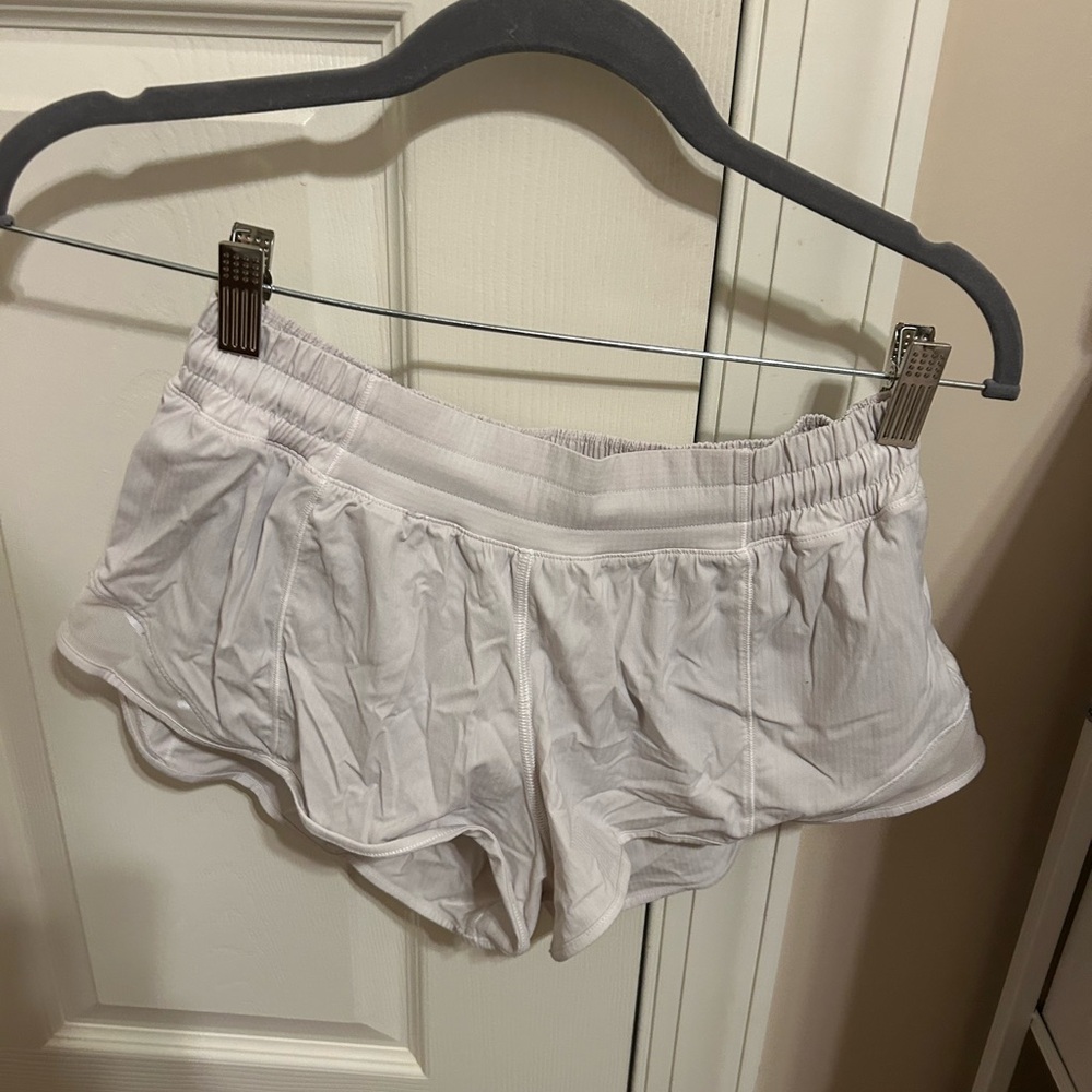 Lululemon size 6 hotty hot shorts 2.5"